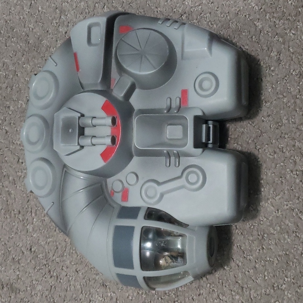 MIGHTY BEANZ STAR WARS MILLENNIUM FALCON carrying case with some beanz